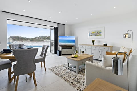 Sparkling over the Shore Apartment in Teignmouth