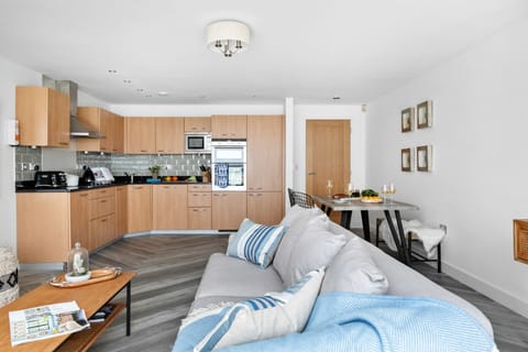 Marshmallow Marina Apartment in Torquay