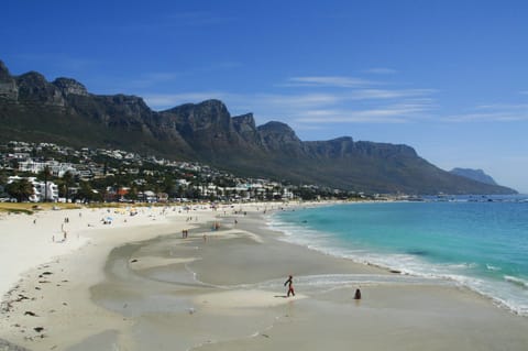 Ocean Mirrors Apartment in Camps Bay