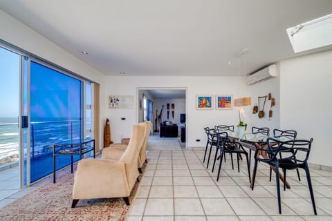 Beauty & the Bay Apartment in Camps Bay