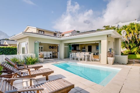 The Beachcombers  Apartment in Camps Bay