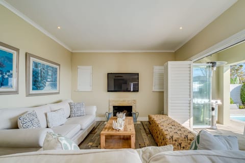 The Beachcombers  Apartment in Camps Bay