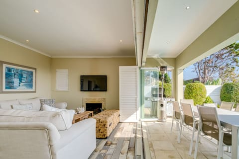 The Beachcombers  Apartment in Camps Bay