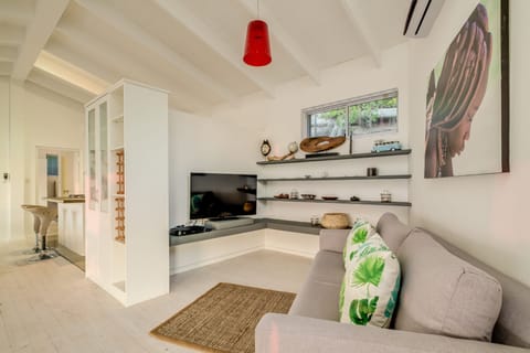 The Oyster Catcher Apartment in Camps Bay