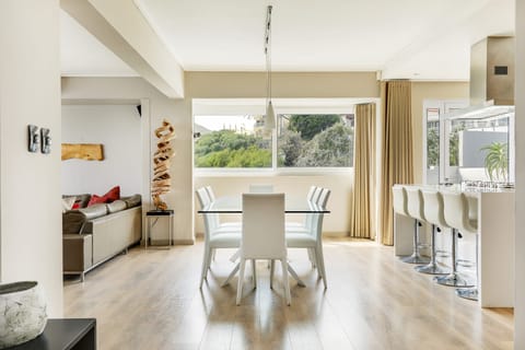 Seaside Twilight Apartment in Camps Bay