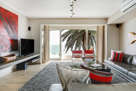 Seaside Twilight Apartment in Camps Bay