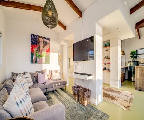 Other Side of Paradise Apartment in Camps Bay