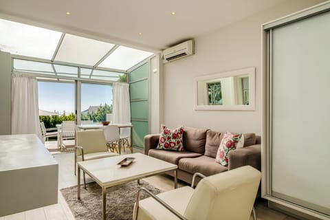 Pursuing Happiness  Apartment in Camps Bay