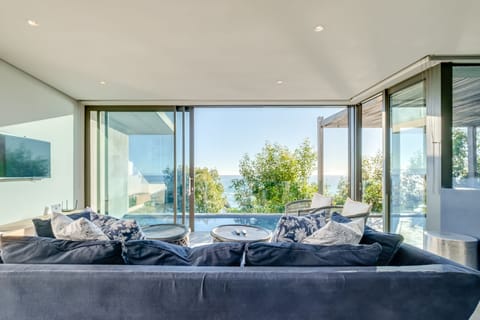 Tropical Arcadia Apartment in Camps Bay