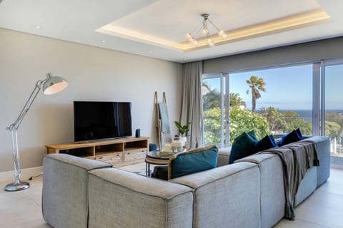 Whispering Atlantic Apartment in Camps Bay