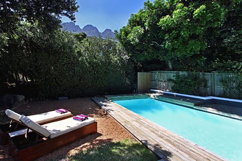 Whispering Atlantic Apartment in Camps Bay