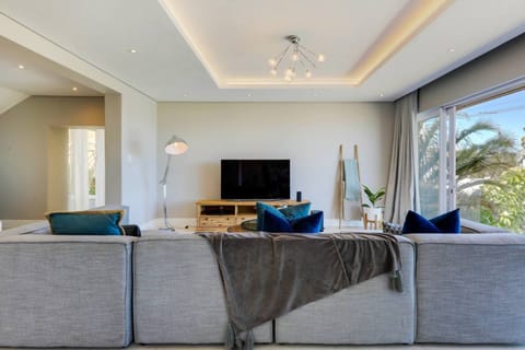 Whispering Atlantic Apartment in Camps Bay