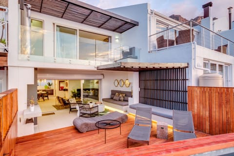 South Atlantic Spectacular Apartment in Camps Bay