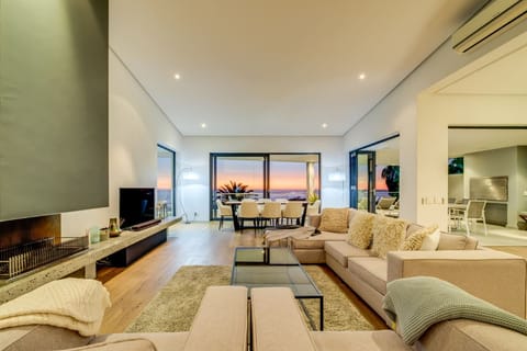 Ethereal Dream Apartment in Camps Bay