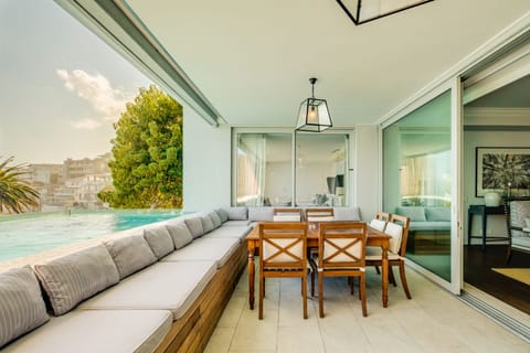 Shades of Sea Apartment in Camps Bay