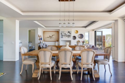 Step Into the Sun Apartment in Camps Bay