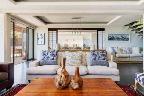 Step Into the Sun Apartment in Camps Bay
