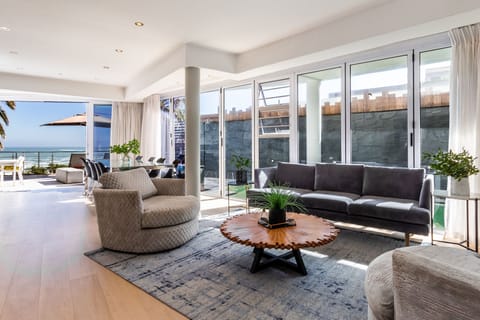 Beauty & The Beach Apartment in Camps Bay