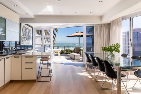Beauty & The Beach Apartment in Camps Bay