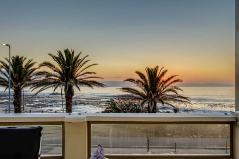 Sunset Waltz Apartment in Sea Point