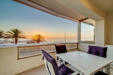 Sunset Waltz Apartment in Sea Point