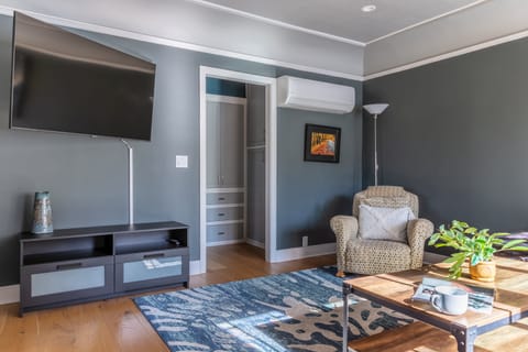 Earth & Sage Apartment in Echo Park