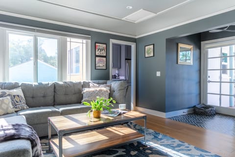 Earth & Sage Apartment in Echo Park