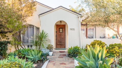 Earth & Sage Apartment in Echo Park