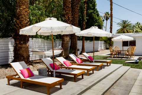 Barbie on Vacation  Apartment in Palm Springs