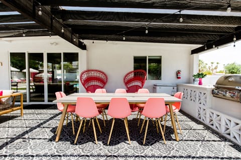 Barbie on Vacation  Apartment in Palm Springs