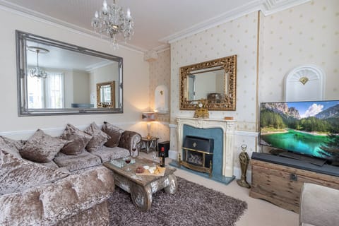 Victorian Olive Apartment in Torquay