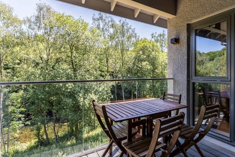 Riverside Retreat Apartment in England