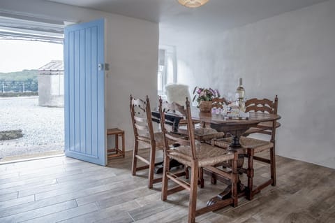 The Blue Nest Apartment in Marloes and St. Brides