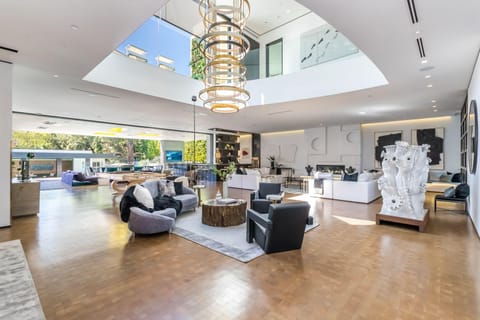 The Gallery Apartment in Beverly Hills