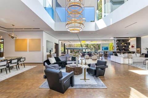The Gallery Apartment in Beverly Hills