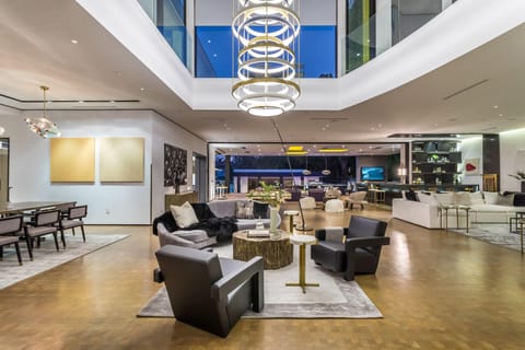 The Gallery Apartment in Beverly Hills