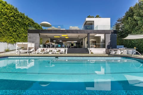 The Gallery Apartment in Beverly Hills