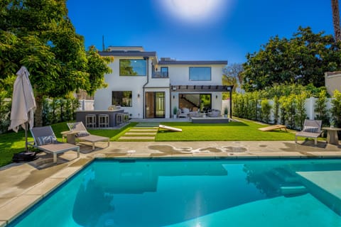 Movie-Star Good Looks Apartment in West Hollywood