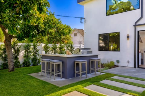 Movie-Star Good Looks Apartment in West Hollywood