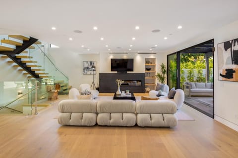 Movie-Star Good Looks Apartment in West Hollywood