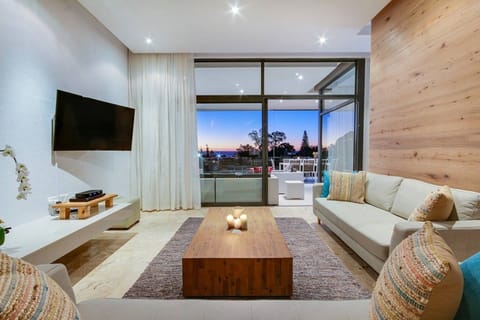 Atlantic Blue Apartment in Camps Bay