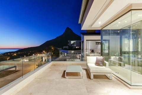 Golden Skies Apartment in Camps Bay