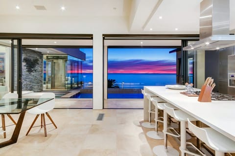 Golden Skies Apartment in Camps Bay