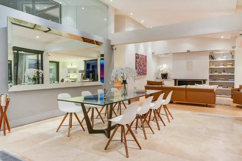 Golden Skies Apartment in Camps Bay