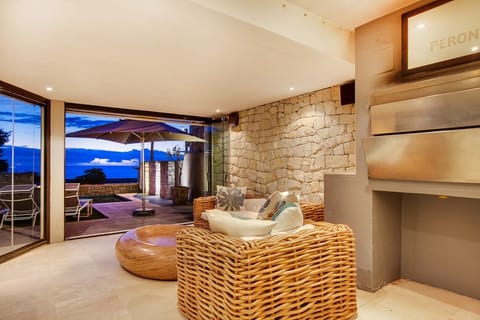 Sea Waves Hello Apartment in Camps Bay