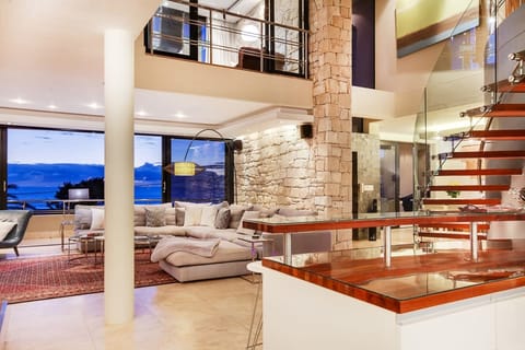 Sea Waves Hello Apartment in Camps Bay