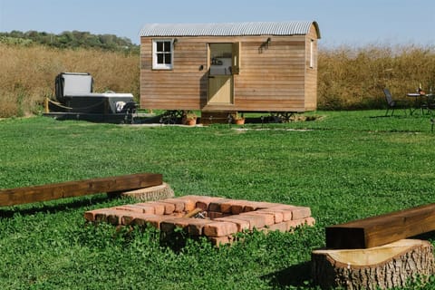 Endless Green Apartment in England