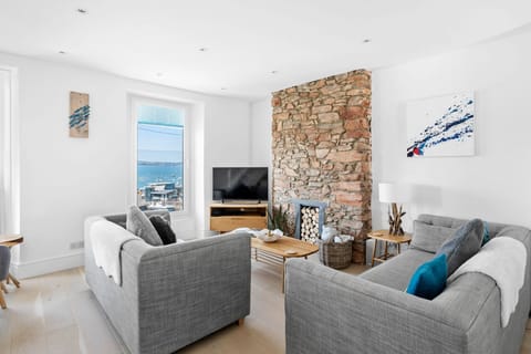 Rainbow View Apartment in Brixham