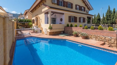 Turquoise & Terracotta Apartment in Alhaurín de la Torre