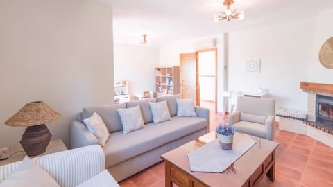 Turquoise & Terracotta Apartment in Alhaurín de la Torre